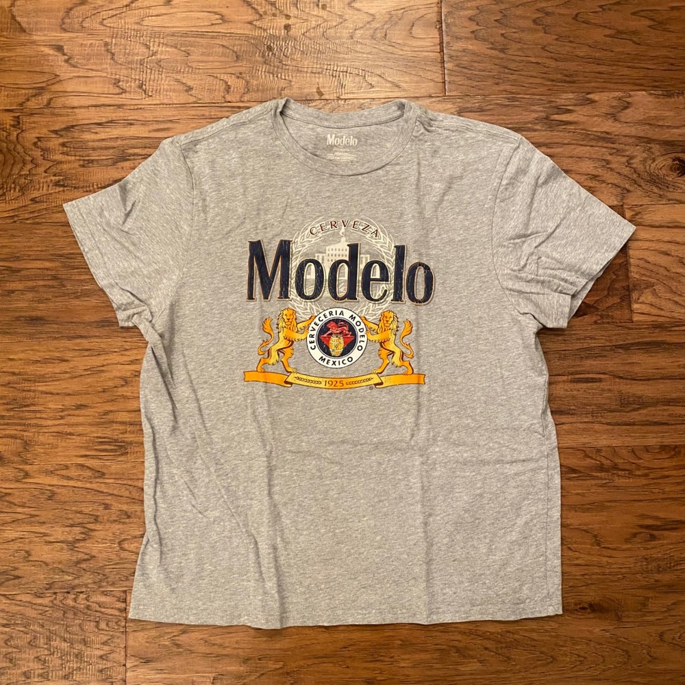Modelo Graphic T-Shirt Mens XL Gray Short Sleeve Cerveza Beer Logo Cotton Tee
